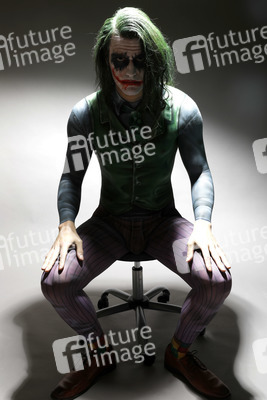 GEEK ART: Joker meets Riddler Bodypainting