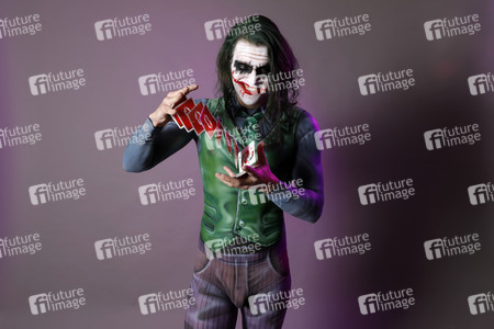 GEEK ART: Joker meets Riddler Bodypainting