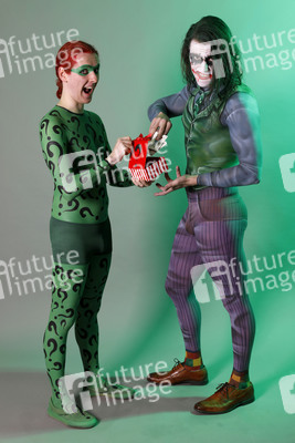 GEEK ART: Joker meets Riddler Bodypainting