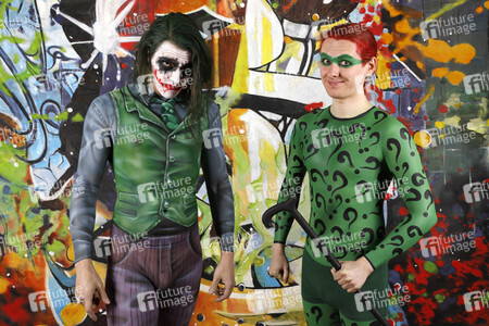 GEEK ART: Joker meets Riddler Bodypainting