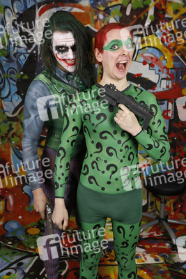 GEEK ART: Joker meets Riddler Bodypainting