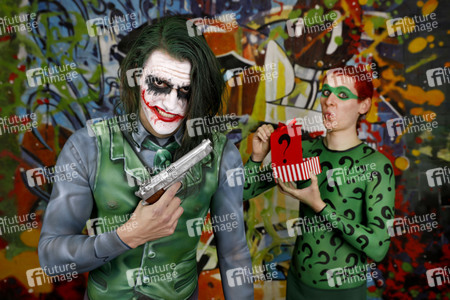 GEEK ART: Joker meets Riddler Bodypainting