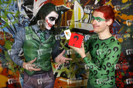 GEEK ART: Joker meets Riddler Bodypainting