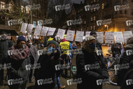 Protest gegen Montagsspaziergänger in Berlin