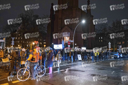 Protest gegen Montagsspaziergänger in Berlin