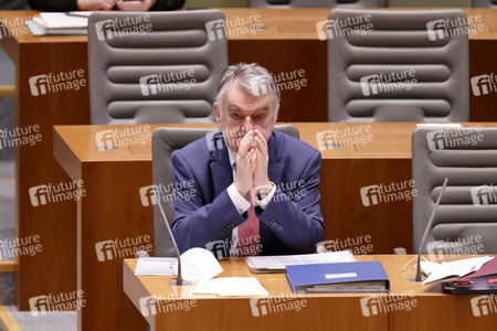 Gedenkstunde zum Tag des Gedenkens an die Opfer des Nationalsozialismus in Düsseldorf