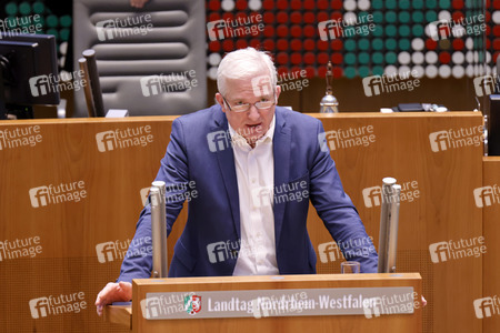 Gedenkstunde zum Tag des Gedenkens an die Opfer des Nationalsozialismus in Düsseldorf