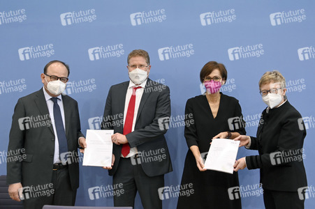 Pressekonferenz zur Vorstellung des Jahresgutachtens der Wissenschaftsplattform Klimaschutz in Berlin