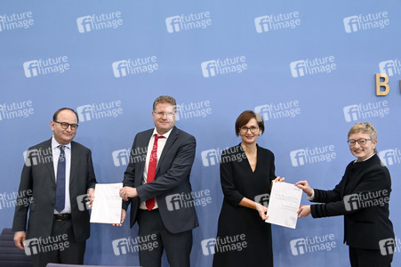 Pressekonferenz zur Vorstellung des Jahresgutachtens der Wissenschaftsplattform Klimaschutz in Berlin