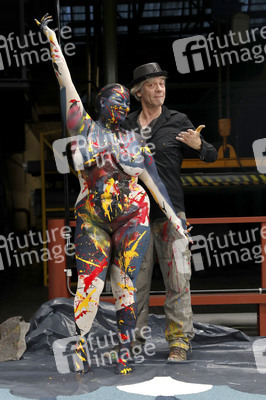 DIVERSE PEOPLE ART Kunstperformance Curvy