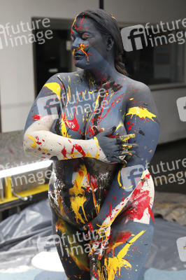 DIVERSE PEOPLE ART Kunstperformance Curvy