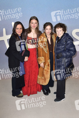 Season 5 Premiere 'Better Things' in Los Angeles