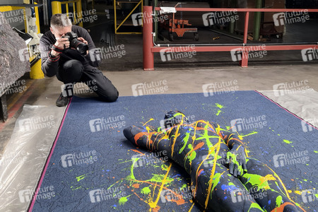 DIVERSE PEOPLE ART Kunstperformance Male