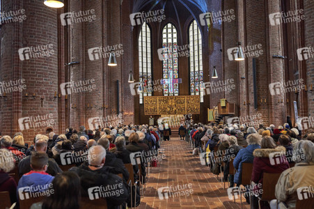 'Lichter für den Frieden' Friedensgebet und Kundgebung für die Ukraine in Hannover