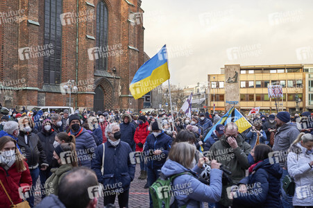 'Lichter für den Frieden' Friedensgebet und Kundgebung für die Ukraine in Hannover