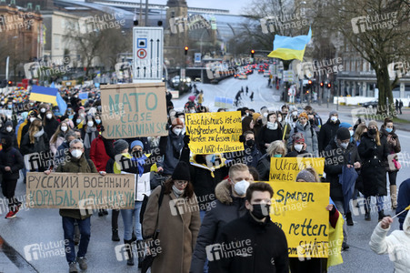 Demonstration gegen den Krieg in der Ukraine in Hamburg