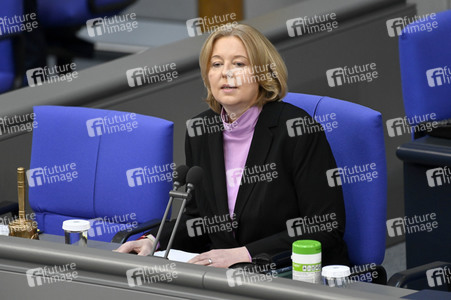 Sondersitzung des Deutschen Bundestages in Berlin