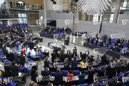 Sondersitzung des Deutschen Bundestages in Berlin