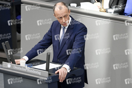 Sondersitzung des Deutschen Bundestages in Berlin