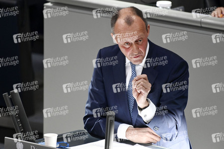 Sondersitzung des Deutschen Bundestages in Berlin