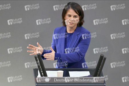 Sondersitzung des Deutschen Bundestages in Berlin