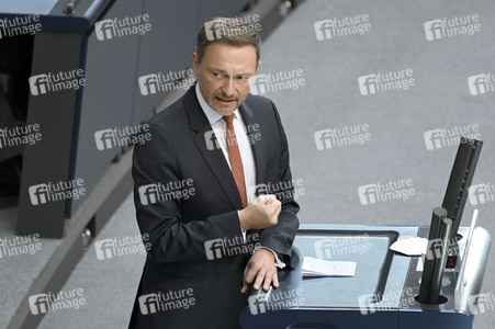 Sondersitzung des Deutschen Bundestages in Berlin