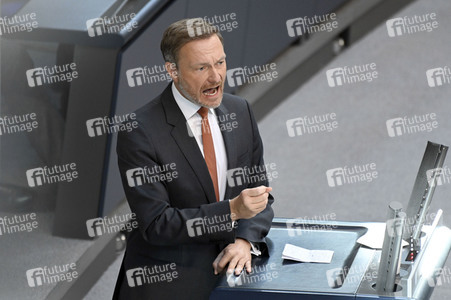 Sondersitzung des Deutschen Bundestages in Berlin