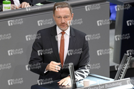 Sondersitzung des Deutschen Bundestages in Berlin