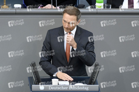 Sondersitzung des Deutschen Bundestages in Berlin