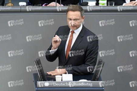 Sondersitzung des Deutschen Bundestages in Berlin