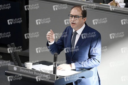 Sondersitzung des Deutschen Bundestages in Berlin