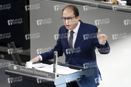 Sondersitzung des Deutschen Bundestages in Berlin