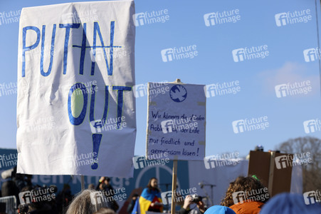 Großdemonstration gegen den Krieg in der Ukraine in Berlin