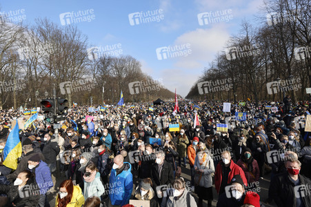 Großdemonstration gegen den Krieg in der Ukraine in Berlin