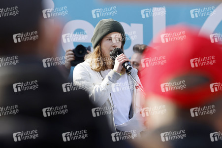Großdemonstration gegen den Krieg in der Ukraine in Berlin
