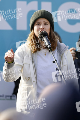 Großdemonstration gegen den Krieg in der Ukraine in Berlin