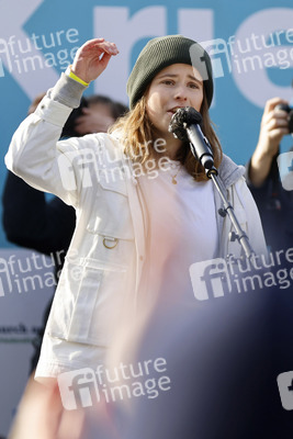 Großdemonstration gegen den Krieg in der Ukraine in Berlin