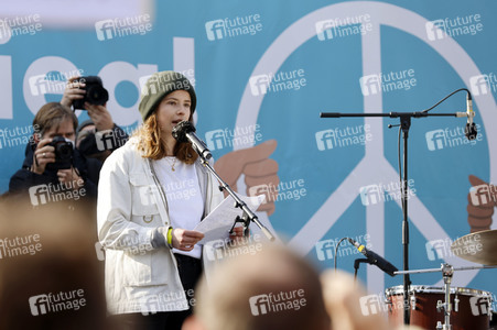 Großdemonstration gegen den Krieg in der Ukraine in Berlin