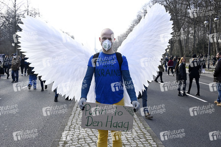 Großdemonstration gegen den Krieg in der Ukraine in Berlin