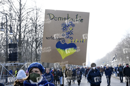 Großdemonstration gegen den Krieg in der Ukraine in Berlin