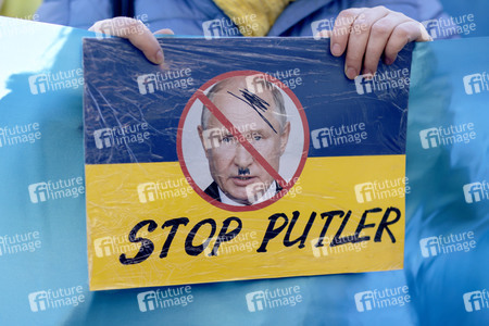 Demonstration gegen den Krieg in der Ukraine in Köln