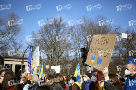 Großdemonstration gegen den Krieg in der Ukraine in Berlin