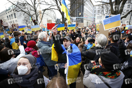 Großdemonstration gegen den Krieg in der Ukraine in Berlin