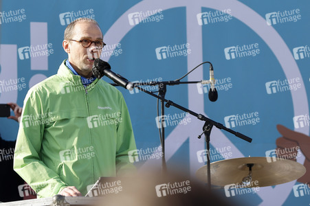 Großdemonstration gegen den Krieg in der Ukraine in Berlin