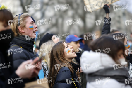 Großdemonstration gegen den Krieg in der Ukraine in Berlin