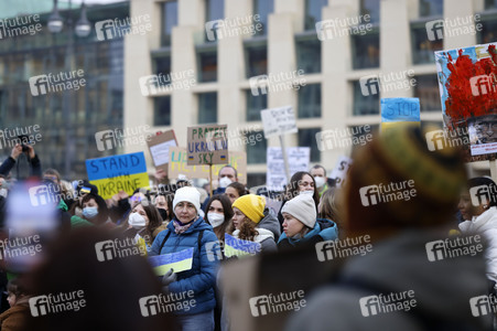 Großdemonstration gegen den Krieg in der Ukraine in Berlin