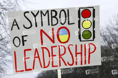 Großdemonstration gegen den Krieg in der Ukraine in Berlin