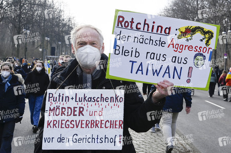 Großdemonstration gegen den Krieg in der Ukraine in Berlin