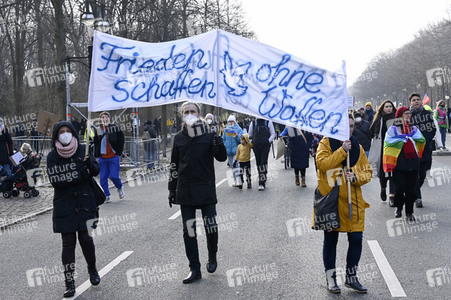Großdemonstration gegen den Krieg in der Ukraine in Berlin