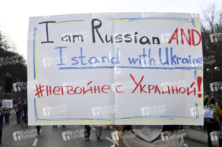 Großdemonstration gegen den Krieg in der Ukraine in Berlin